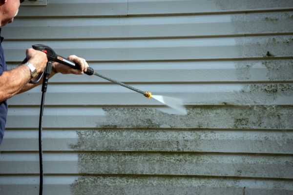 Cost of Vinyl Siding Power Washing in Park City